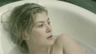 Rosamund Pike seksowna - Zakochane kobiety część 1 (2011)