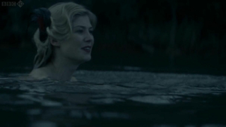 Rachael Stirling desnuda, Rosamund Pike - Mujeres enamoradas, parte 2 (2011)