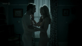 Rosamund Pike desnuda, escena de sexo de Mujeres enamoradas parte 2 (2011)