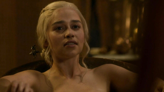 Emilia Clarke - Juego de Tronos s03e08 (2013)