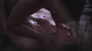 Haley Bennett desnuda, escena de sexo de Deep Powder (2013)