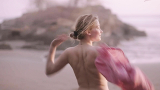 Haley Bennett desnuda, escena de sexo de Deep Powder (2013)