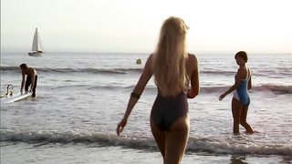 Arielle Dombasle, Rosette desnuda, escena de sexo de Pauline en la playa (1983)