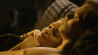 Madeline Brewer çıplak, Hemlock Grove s02e04-07 (2014)'den seks sahnesi