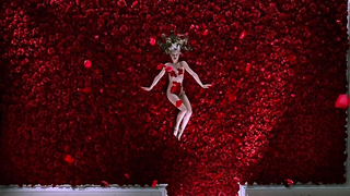 Mena Suvari desnuda, escena en American Beauty (1999)