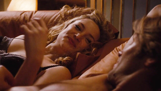 Escena de desnudo con Kate Hudson desnuda, escena de sexo de Un pedacito de cielo (2012)