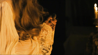 Nora Arnezeder nuda, scena di sesso da Angelique (2013)