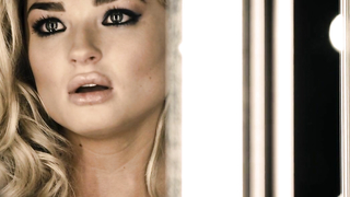 Emma Rigby sexy, Jennie Jacques desnuda, escena de sexo de Demons Never Die (2011)