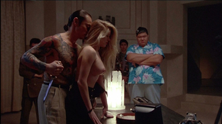 Renee Griffin desnuda, escena de sexo de Showdown in Little Tokyo (1991)