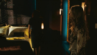 Julianne Moore, Amanda Seyfried, Nina Dobrev nuas, cena de sexo de Chloe (2009)