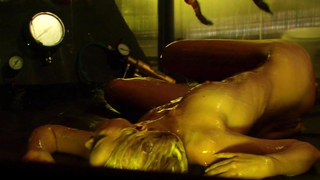 Helena Mattsson desnuda, escena de sexo de Especies: El despertar (2007)