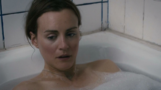 Taylor Schilling - Resta (2013)