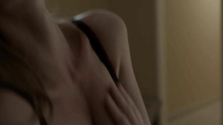 Keri Russell et Annet Mahendru et Elizabeth Masucci nues, scène de sexe de The Americans s01 (2013)