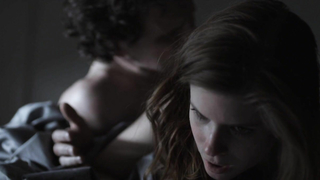 Kate Mara - Castillo de naipes s02e01 (2014)