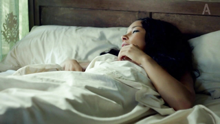 Jessica Parker Kennedy et Hannah New scène de sexe nue de Black Sails s01e02 (2014)