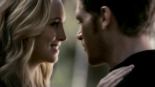 Candice Accola nua, cena de sexo de The Vampire Diaries s05e11-12 (2014)