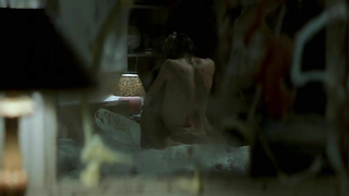 Charlotte Gainsbourg nua, cena de sexo de Felizes para Sempre (2004)