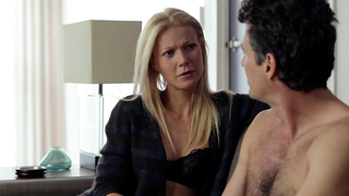 Gwyneth Paltrow et Natalia Volkodaeva nues, scène de sexe de Merci pour le partage (2012)