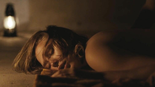 Elizabeth Olsen nue, scène de sexe de Martha Marcy May Marlene (2011)