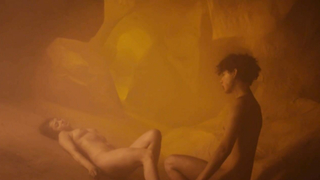 Maria Evoli y Maria Cid desnudas, escena de sexo de Tenemos la carne (2016)