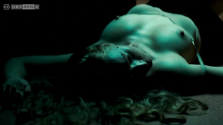 Brigitte Hobmeier desnuda, escena de sexo de Weisse Lilien (2007)