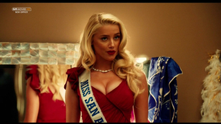 Amber Heard nua, cena de sexo de Machete Kills (2013)