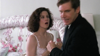 Scena erotica di Sigourney Weaver da Working Girl (1988)