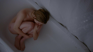 Emma Roberts desnuda, escena de sexo de American Horror Story s03e01 02 (2013)