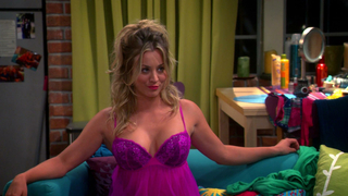 Escena erótica de Kaley Cuoco de The Big Bang Theory s07e04 (2013)