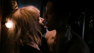 Emily Browning nackt, Sexszene aus Plush (2013)