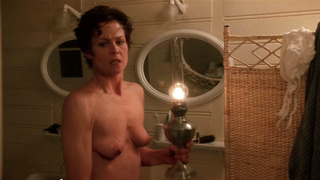 Sigourney Weaver nuda, scena di sesso da La morte e la fanciulla (1994)