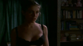 Alyssa Milano nuda, scena di sesso da The Outer Limits s01e16 (1995)