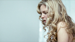 Tamsin Egerton nuda, scena di sesso da 4.3.2.1 (2010)