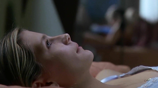 Jessica Pare i Piper Perabo nago, scena seksu z Lost and Delirious (2001)