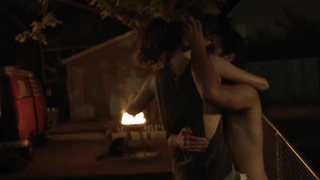 Emmy Rossum desnuda, escena de sexo de Shameless s03e01 (2013)