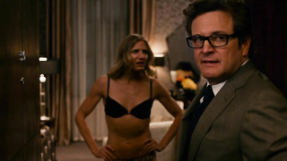 Scène érotique de Cameron Diaz de Gambit (2012)