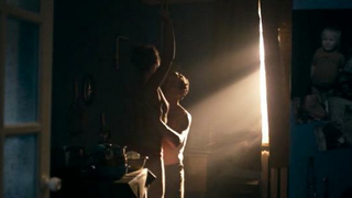 Yuliya Snigir nuda, scena di sesso da Bratiya (2011)