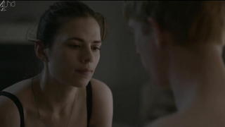 Hayley Atwell nuda, scena di sesso da Black Mirror s02e01 (2013)