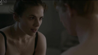 Hayley Atwell nuda, scena di sesso da Black Mirror s02e01 (2013)