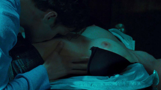 Madeline Zima desnuda, escena de sexo de The Collector (2009)