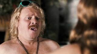 Escena erótica de Kelly Brook de Keith Lemon The Film (2012)