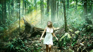 Scena erotica di Vera Brezhneva da Jungle (2012)