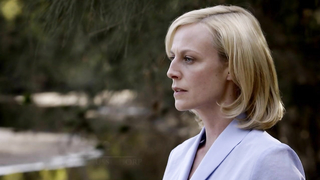 Scène érotique de Marta Dusseldorp de A Place to Call Home s01e05 (2013)