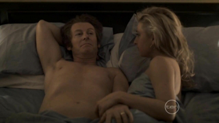 Asher Keddie nu, scène de sexe de Hawke (2010)