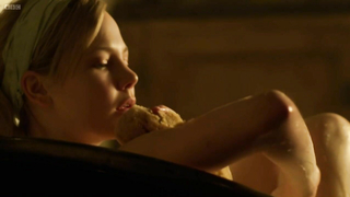 Adelaide Clemens nua, cena de sexo de Parade's End s01e03 05 (2012)