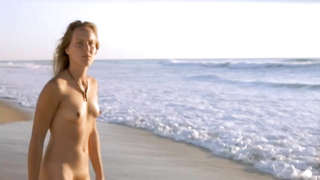 Escena erótica de Maya Gaugler de Sous le Sable (2001)