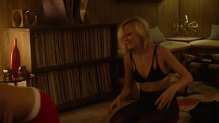 Malin Akerman y Kate Micucci desnudas, escena de sexo de Easy s01e06 (2016)