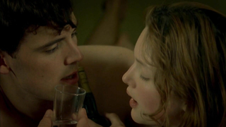 Holliday Grainger desnuda, escena de sexo de Any Human Heart s01e01 (2010)