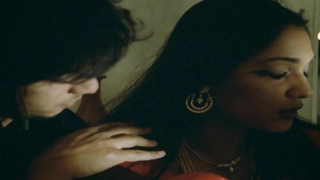 Anu Agarwal nua, cena de sexo de The Cloud Door (1994)