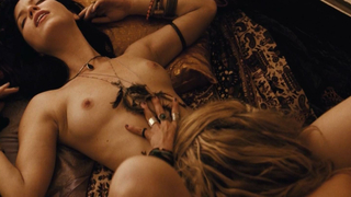 Nathalia Dill et Livia de Bueno nues, scène de sexe de Paraisos Artificiais (2012)